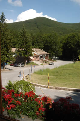 Vista dell'Amiata dalle Macinaie in estate
